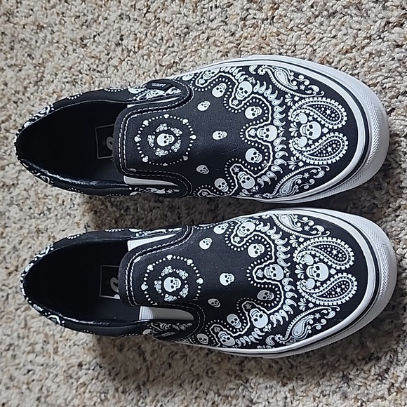 VANS Bandana Skull Slip On - Picture 2 of 5